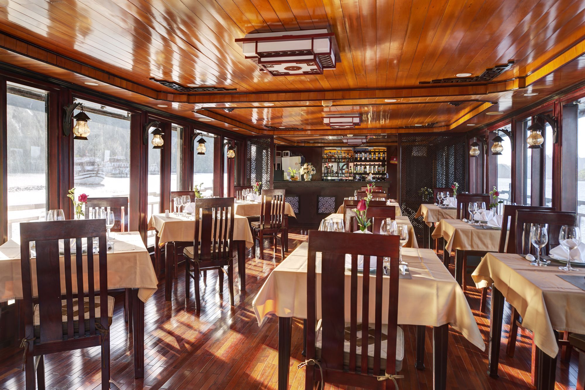  Swan Cruises Halong